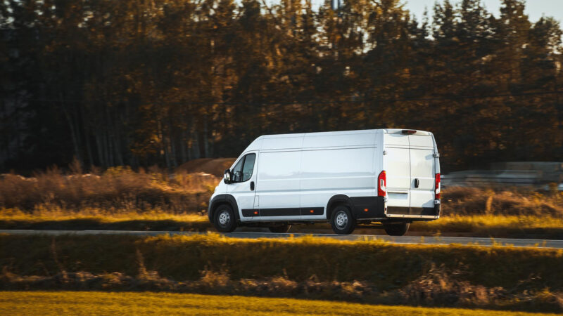 Najcenejši najem kombija v Mariboru: kje se skriva resnični prihranek?